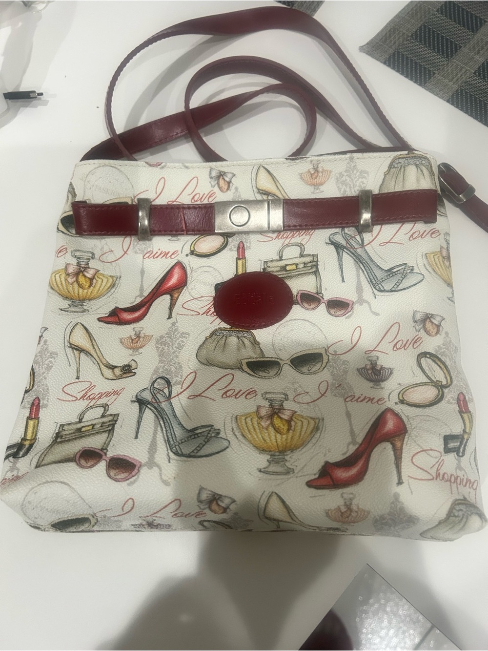 Preowned Fashion Escale Women's Cream Printed Crossbody Bag with Red Trim - Picture 6 of 11